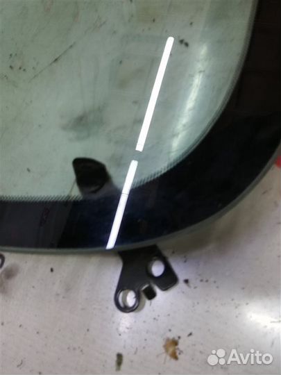 Стекло двери заднее левое Toyota Hiace KZH106W