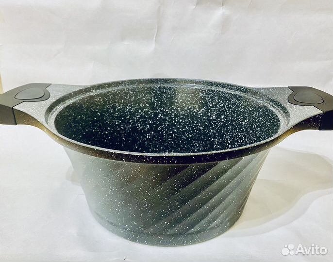 Набор кастрюль и сковородки