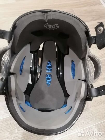 Хоккейный шлем