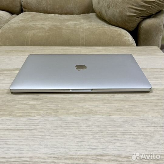 MacBook Pro 13 2018 i6/16/512 (новый акб)