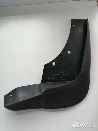 Брызговик передний правый renault duster