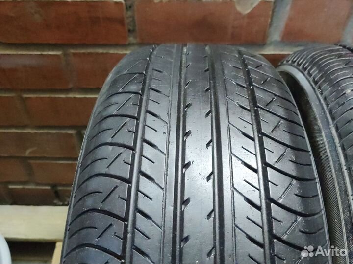 Yokohama BluEarth E70 215/60 R16