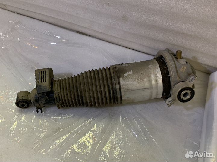 Амортизатор задний правый Volkswagen Touareg 7L