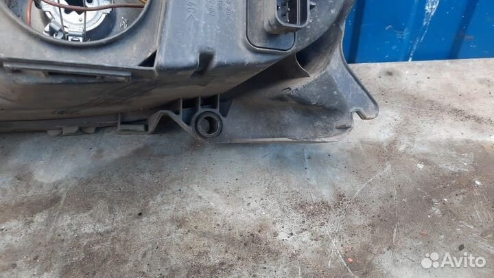 Фара правая Mercedes-Benz M-class