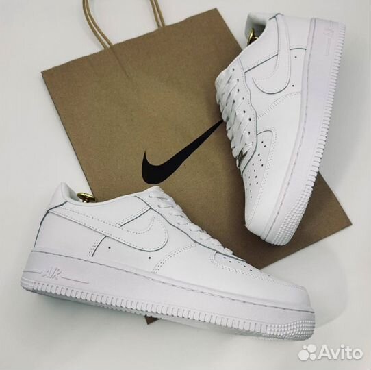 Белые Nike Air Force 1