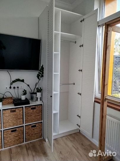 Шкаф распашной белый