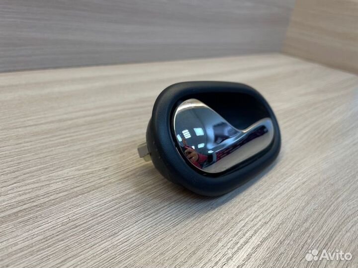 Внутренняя ручка двери левая Renault Logan