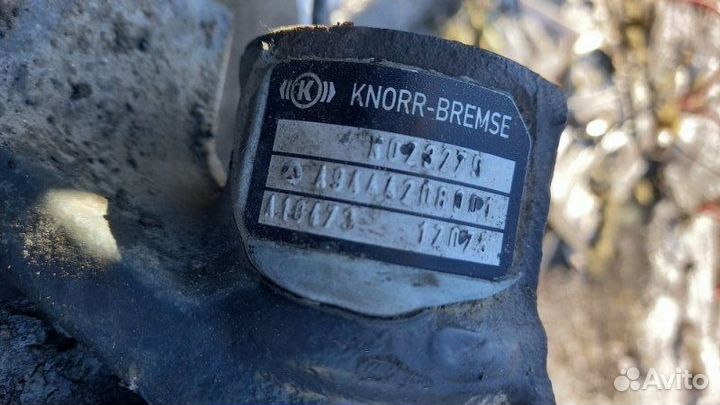 Суппорт передний правый Mercedes-Benz Axor 2 2007