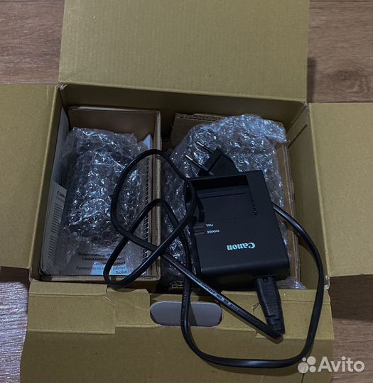 Зеркальный фотоаппарат canon eos 2000d