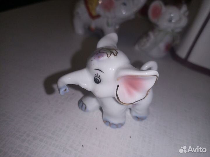 Слоны из фарфора