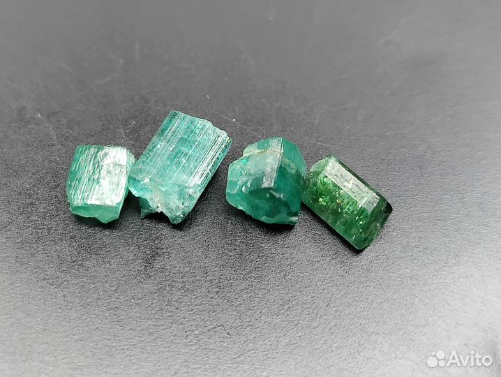 Турмалины. Природные кристаллы. Афганистан