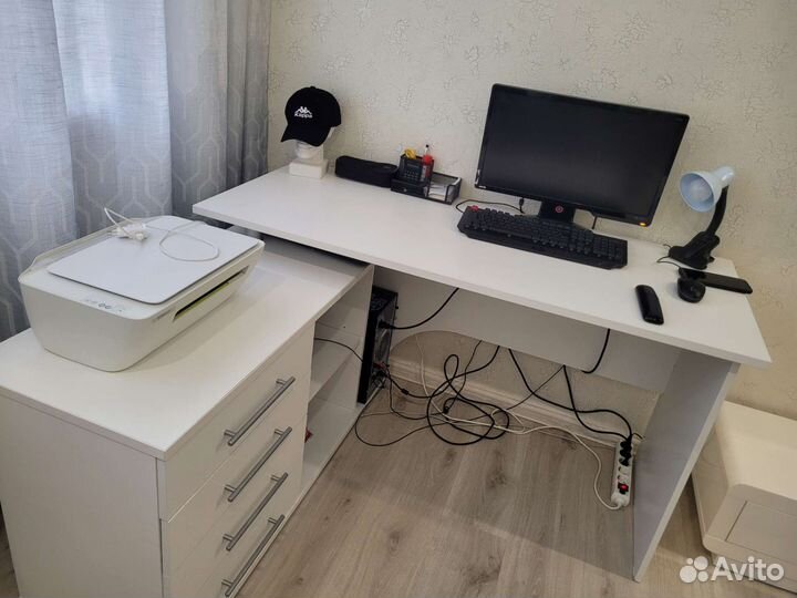 Угловой письменный стол