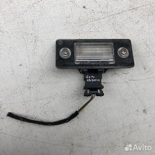 Фонарь плафон подсветки номера Шкода Йети Фабия 2