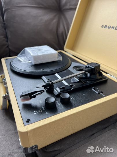 Виниловый проигрыватель crosley