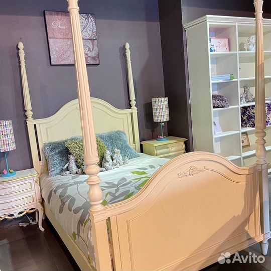 Кровать из массива премиум качества в наличии