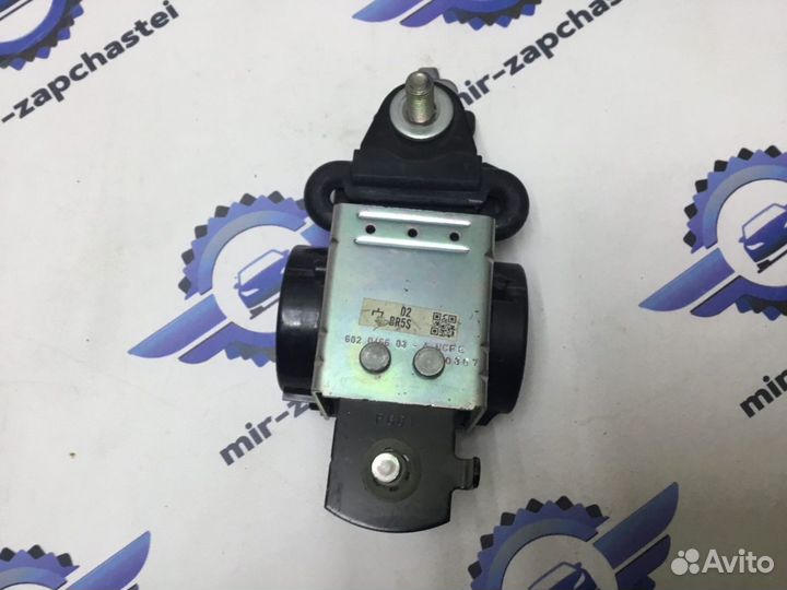 Ремень безопасности задний центральный Mazda 3 BK