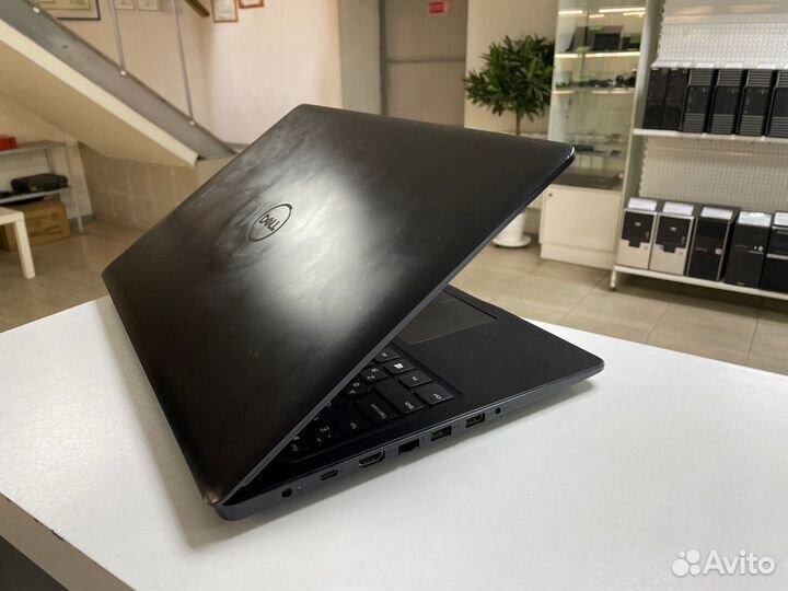 Ноутбук Dell i3-6006U/8/SSD 256