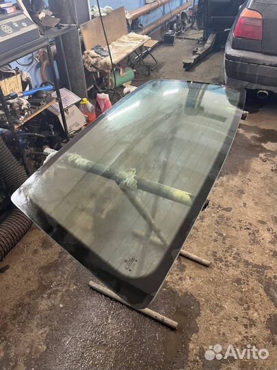 Стекло крышки багажника VW Golf 3