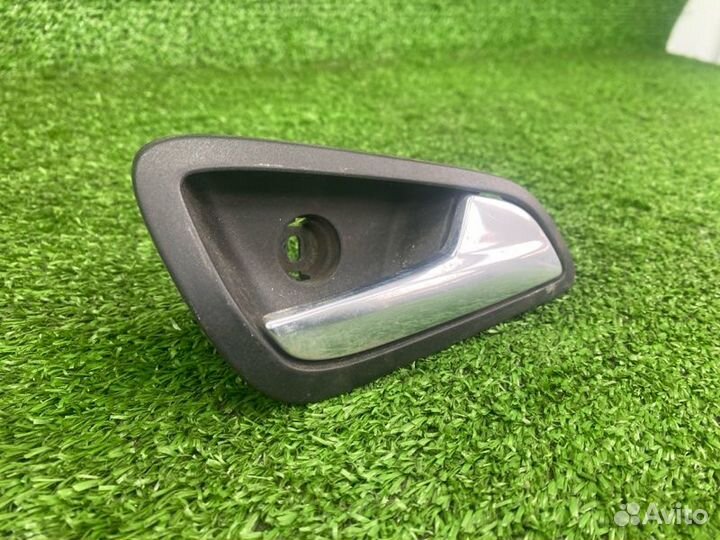 Ручка внутренняя задняя правая Ford Focus 3