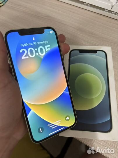 Телефон iPhone 12