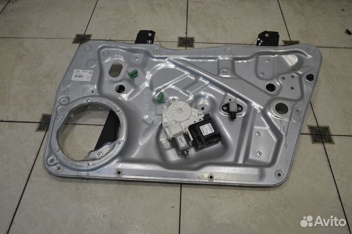 Стеклоподьемник передний правый Volkswagen Tiguan