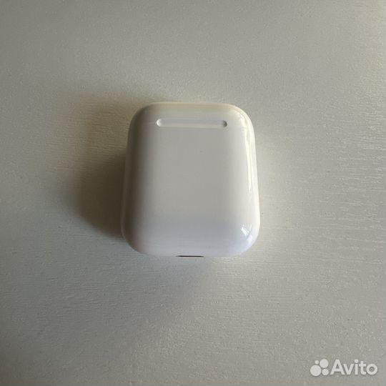 Apple AirPods Charging Case