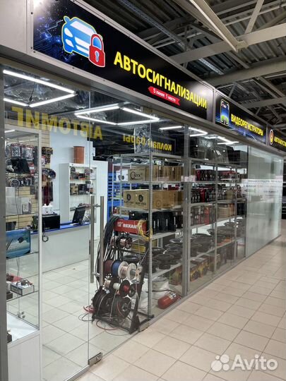 Штатное головное устройство на Toyota Highlander