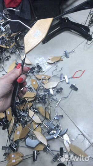 Вешала, ресепшн, манекены, зеркала, вешалки, конди