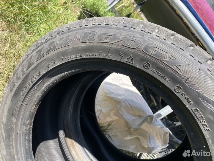 Bridgestone Blizzak Revo GZ 205/55 R16