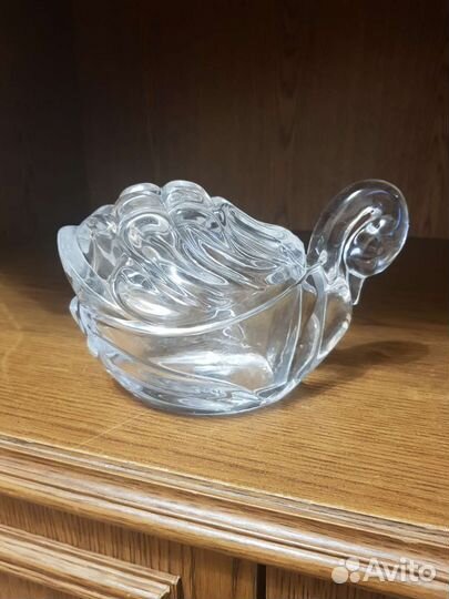 Хрустальная конфетница с крышкой