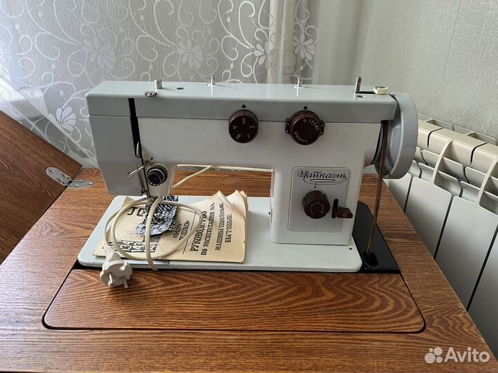 Швейная машинка чайка 143