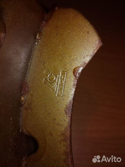 Продам тормозные колодки барабанные 2шт