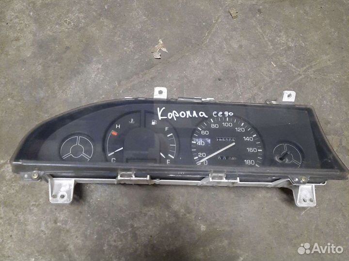 Щиток приборов Toyota corolla e90