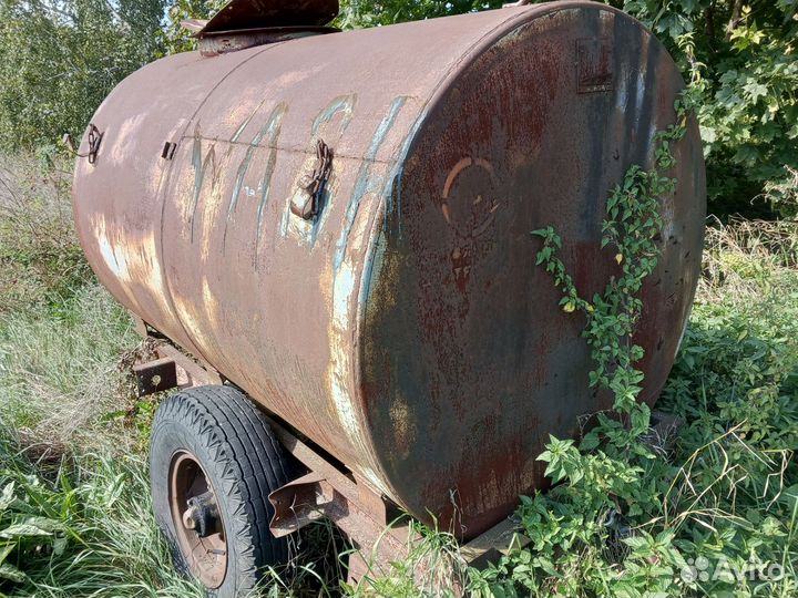 Бочка металлическая на колесах