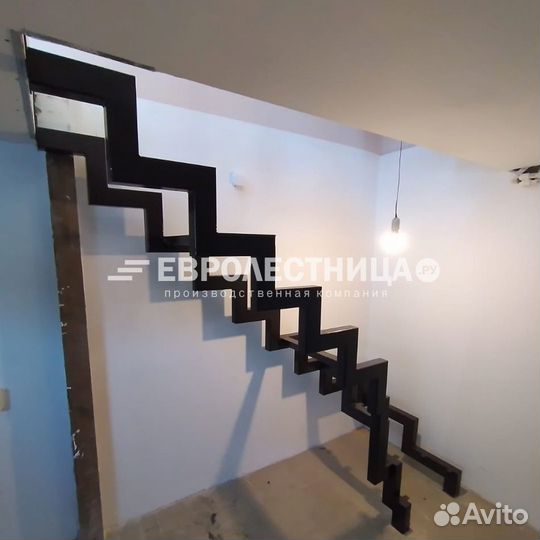 Лестница на металлическом каркасе