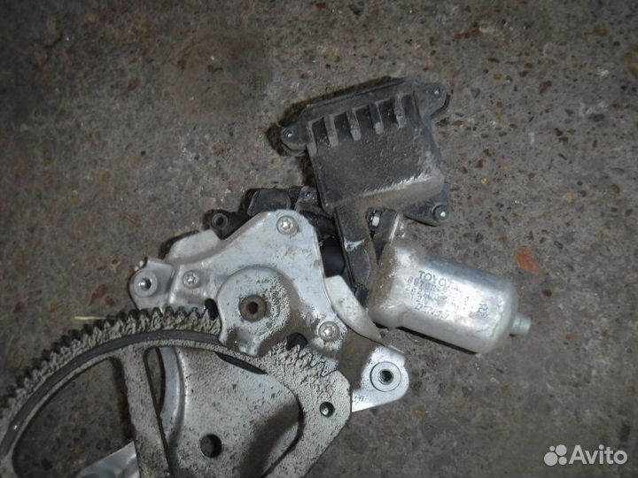 Стеклоподъемник передний левый Toyota Auris 4ZZ