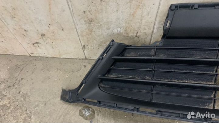 Решетка в бампер передняя Toyota Rav4 XA40 2015