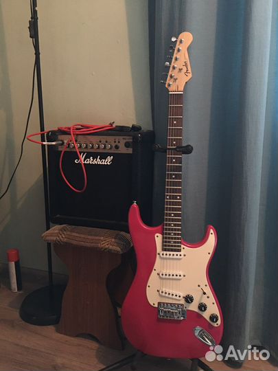 Электрогитара (реплика fender stratocaster)