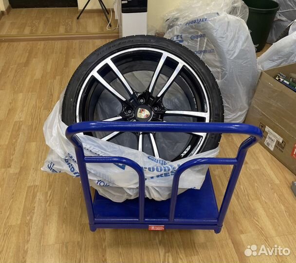 Колеса на porsche cayenne r21 разноширокие