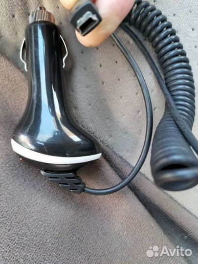 Автомобильное зарядное устройство для телефона