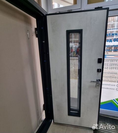 Дверь входная уличная с терморазрывом