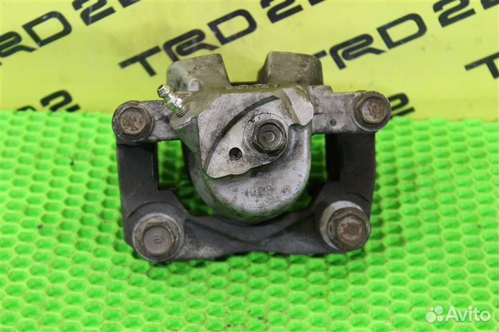 Суппорт задний правый Toyota Rav4 ACA30 1AZ-FE