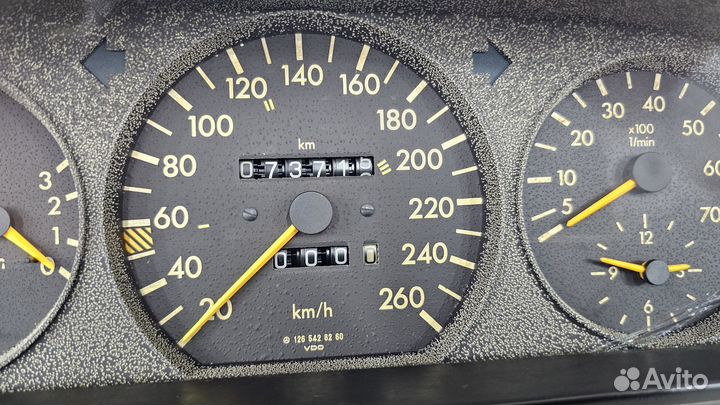 Приборная панель на Mercedes-Benz W126 5.6