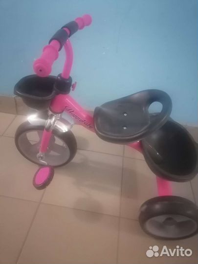 Детский велосипед трехколесный с ручкой
