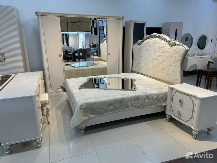 Спальный гарнитур