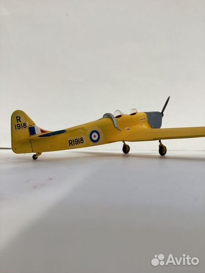 Модель самолета Майлс М14