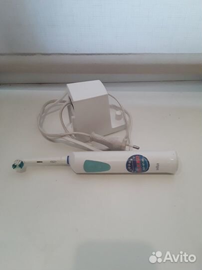 Электрическая зубная щетка braun