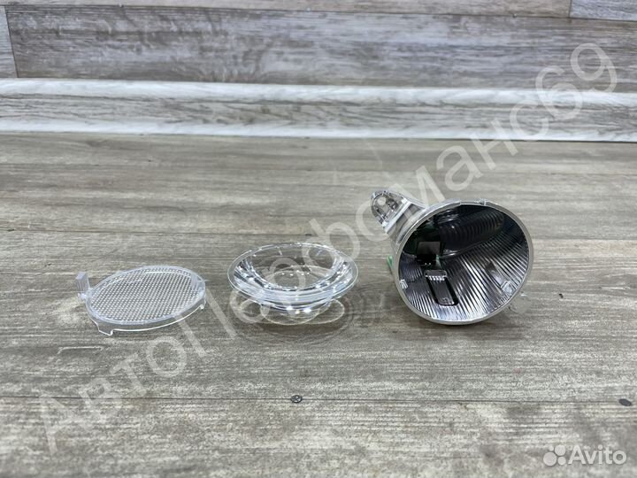 Светодиодный габарит левой фары Mercedes E c207