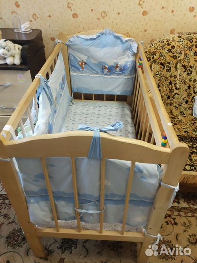 Детская кроватка с поперечным маятником