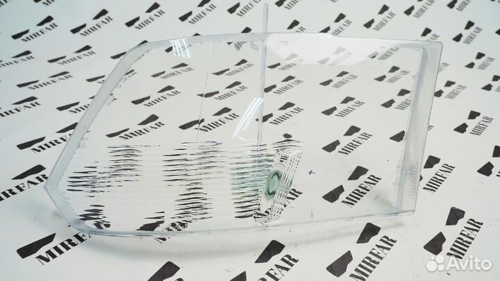 Правое стекло фары Dodge RAM 2008-2019
